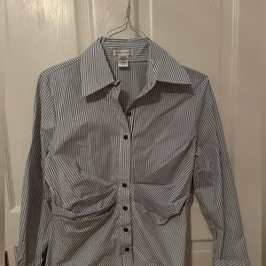 Monroe & Main ruched women’s top